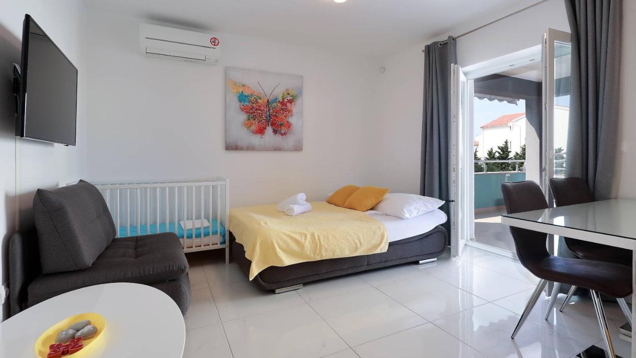 Apartmani "Villa Barbara" Novalja Buitenkant foto